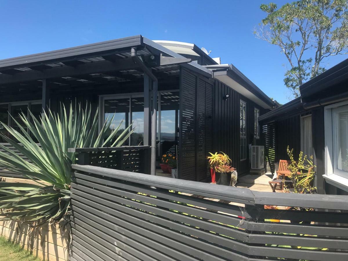 Harbourview52 Bed & Breakfast Raglan Bagian luar foto